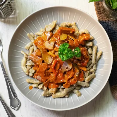 Seitan Stroganoff mit Quarkspätzli