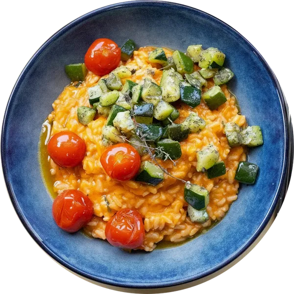 Tomatenrisotto mit Zucchini und Basilikum